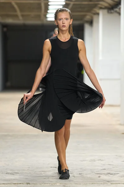Look 19